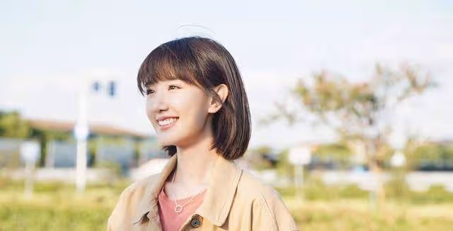 可憐的毛曉彤:出生時被棄垃圾桶,成名後遭父索贍養費