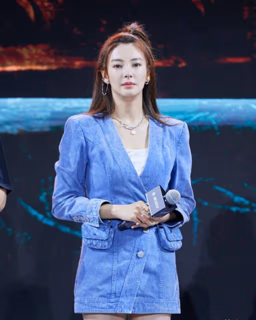 戀愛後的張雨綺也太粉美了！穿泡泡袖連衣裙，簡直就是人間水蜜桃