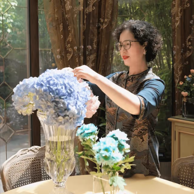 看了上海外婆的打扮,才發現「歲月從不敗美人」,56歲反而更美