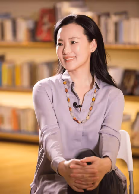 看了這幾位中年也發福的女明星,才明白:不扮美,簡約得體才高級