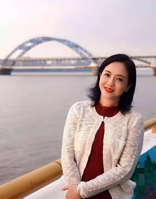 看了這幾位中年也發福的女明星,才明白:不扮美,簡約得體才高級