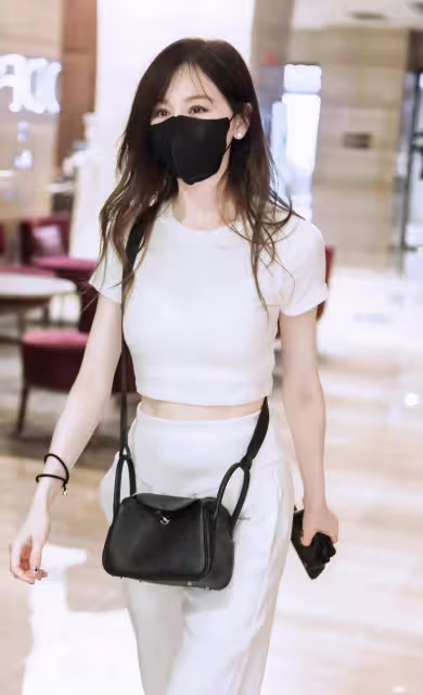 王心凌39歲再攀事業高峰!僵臉回春展現少女感,甜美幼美迷倒眾人