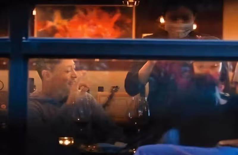 林心如全家聚餐!霍建華寵妻疼女罕見露笑臉,林心如穿休閒裝太美