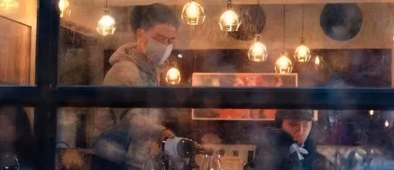 林心如全家聚餐!霍建華寵妻疼女罕見露笑臉,林心如穿休閒裝太美