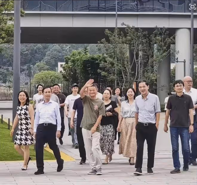 馬雲把張勇撤掉，換成蔡崇信。是對張勇這幾年帶領阿里巴巴的否定