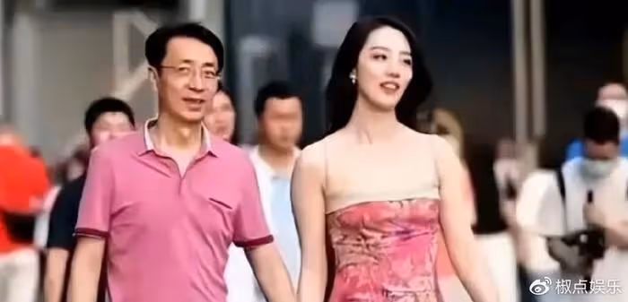 董小姐贏了!主動回公司離職,男友承諾跟她結婚,胡總卻輸得很徹底