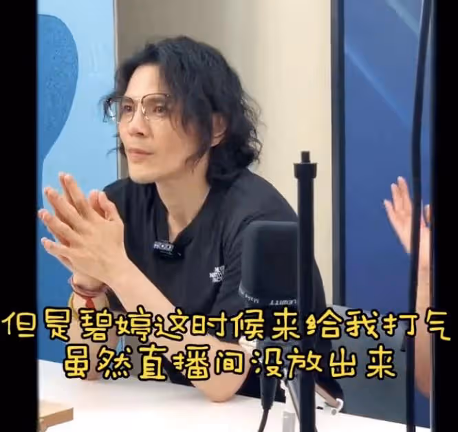 向佐工作獲郭碧婷甜蜜探班,2歲女兒幫爸爸卸妝,叼奶嘴萌態十足