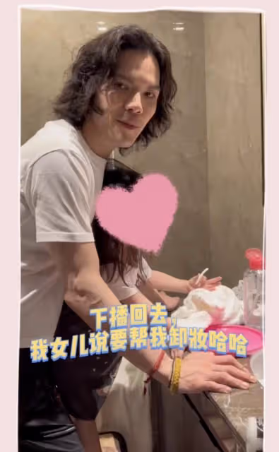 向佐工作獲郭碧婷甜蜜探班,2歲女兒幫爸爸卸妝,叼奶嘴萌態十足