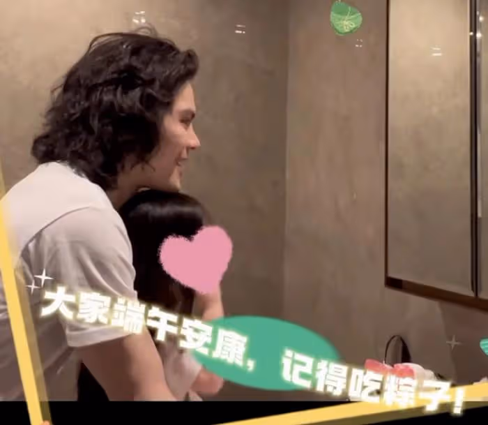 向佐工作獲郭碧婷甜蜜探班,2歲女兒幫爸爸卸妝,叼奶嘴萌態十足