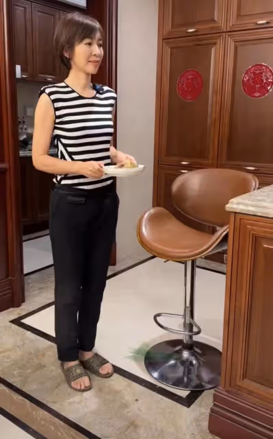 歐陽夏丹疑承認離婚,現單身與母親住豪宅,離開央視轉行當網紅