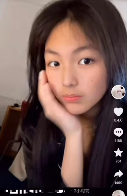 13歲王詩齡國外生活太瀟灑!玩電玩舉瓶喝酒,穿露臍裝秀大長腿