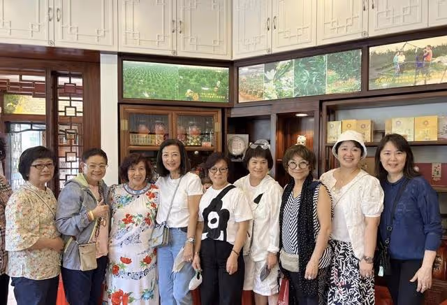 TVB知名戲骨現身內地旅行!一身行頭超20萬,被指圈中隱形富婆