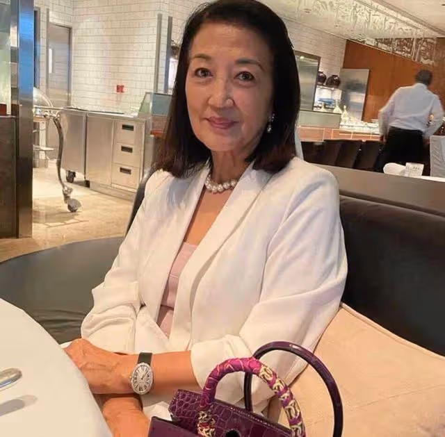 TVB知名戲骨現身內地旅行!一身行頭超20萬,被指圈中隱形富婆