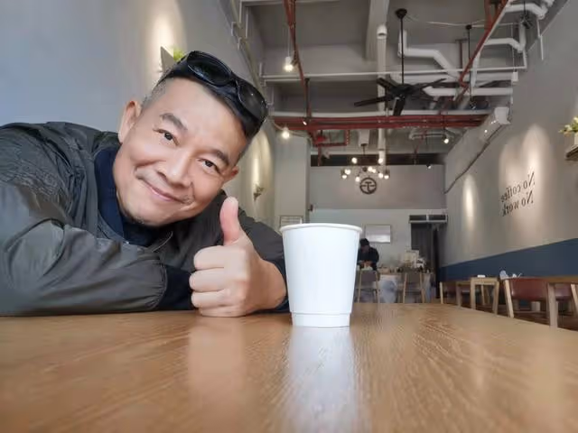 知名港星現身酒吧登台!突向觀眾席爆粗口,眾人反應讓人意外