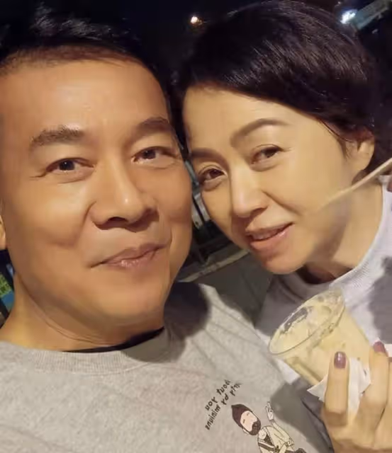 知名港星現身酒吧登台!突向觀眾席爆粗口,眾人反應讓人意外