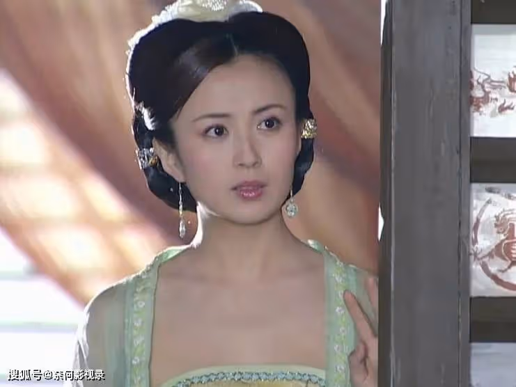 明明同一個人:演完《至尊紅顏》再演《川流不熄》,愣是沒認出來