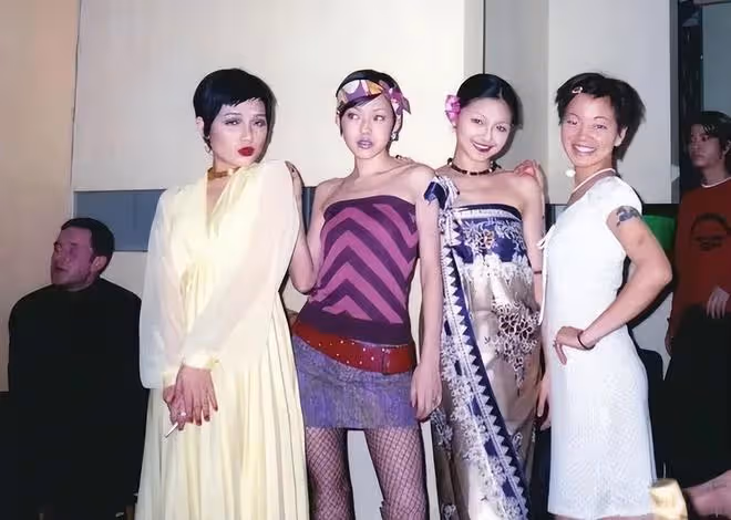 小S給黃老師喝鎮定視頻曝光,瘋狂搖頭在地上爬,小S:不乖就去死