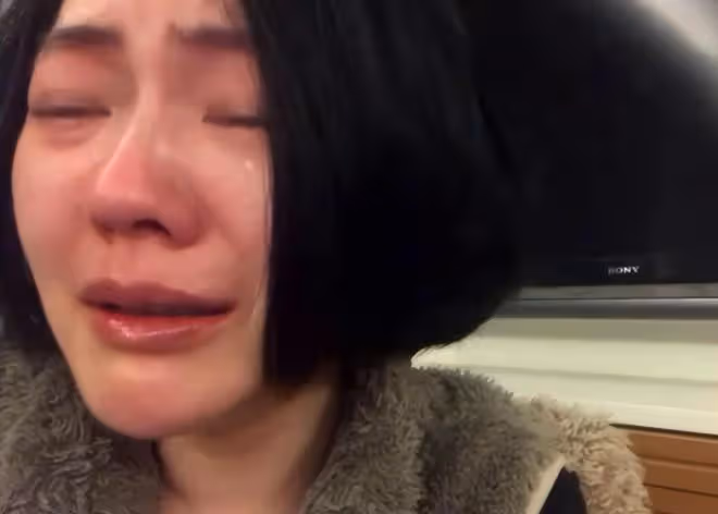 小S給黃老師喝鎮定視頻曝光,瘋狂搖頭在地上爬,小S:不乖就去死