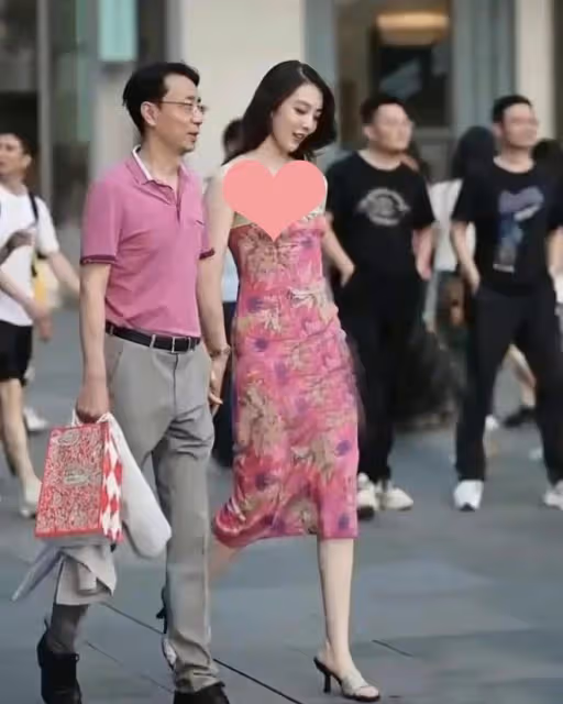 曝董小姐男友公布喜訊:即將結婚創業,不管壓力多大都會在一起