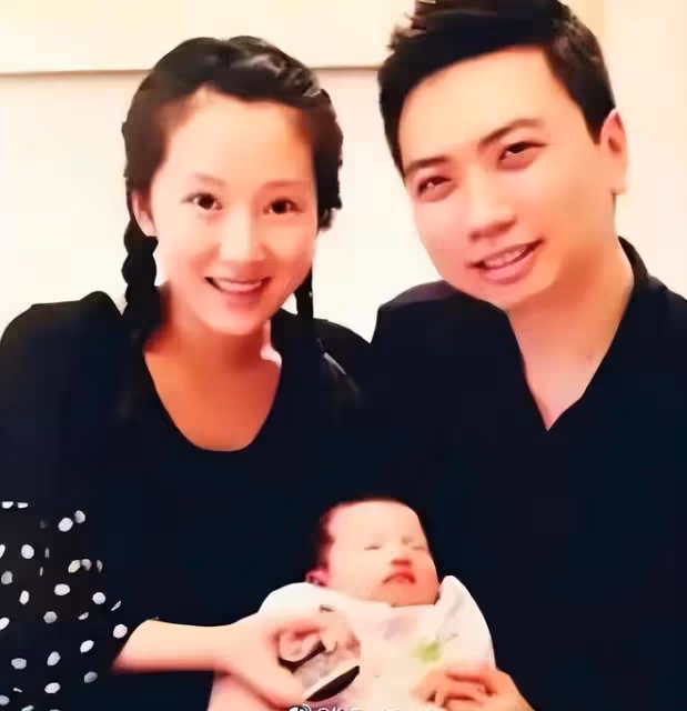 「闊太」李念曬月子日常,三寶露正臉超可愛,越長越像富豪爸爸