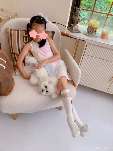 伊能靜曬兒女合照,透露哈利目標是導演不會出道,7歲米粒變化大