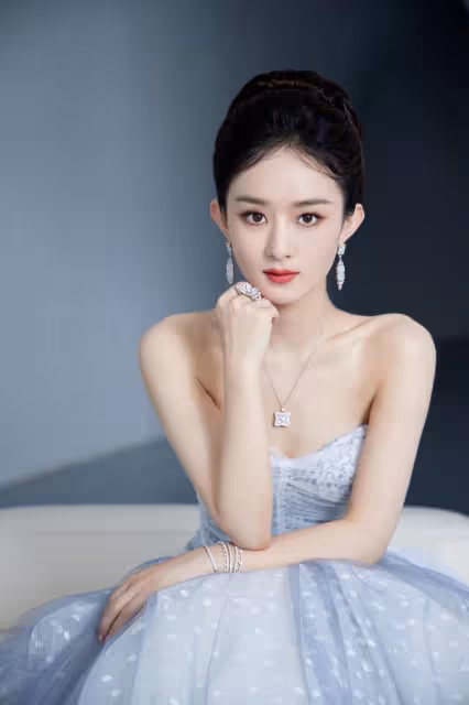 趙麗穎端午節曬近照,穿紅色旗袍溫婉動人,側顏殺美翻了