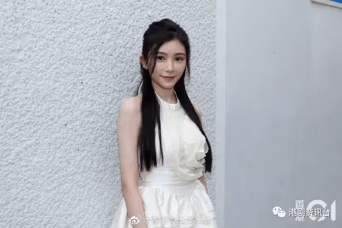 港姐2023|大熱王敏慈三輪面試對比!人工味減美貌急升兩級成勁敵