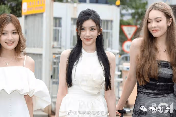港姐2023|大熱王敏慈三輪面試對比!人工味減美貌急升兩級成勁敵