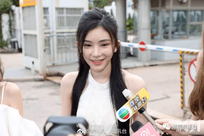港姐2023|大熱王敏慈三輪面試對比!人工味減美貌急升兩級成勁敵