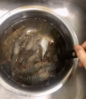 保證第一次做就成功的干鍋蝦&amp;土豆&amp;芹菜（親測有效）