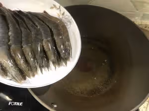 保證第一次做就成功的干鍋蝦&amp;土豆&amp;芹菜（親測有效）