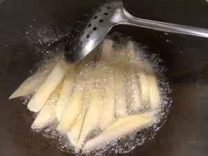 保證第一次做就成功的干鍋蝦&amp;土豆&amp;芹菜（親測有效）