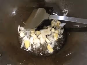 保證第一次做就成功的干鍋蝦&amp;土豆&amp;芹菜（親測有效）