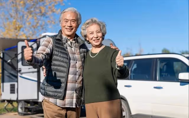 五一出去旅遊,被兒媳發朋友圈指責,我決定以後一分錢都不給他們