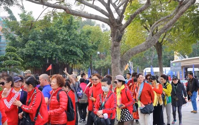 五一出去旅遊，被兒媳發朋友圈指責，我決定以後一分錢都不給他們