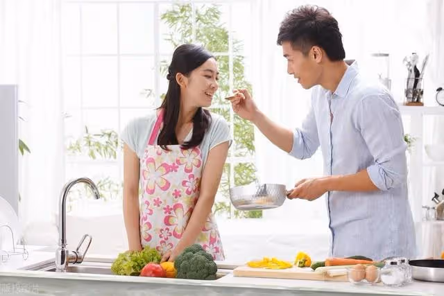 我給父母20萬,妻子鬧離婚回娘家,我立馬收拾好她的衣服送過去