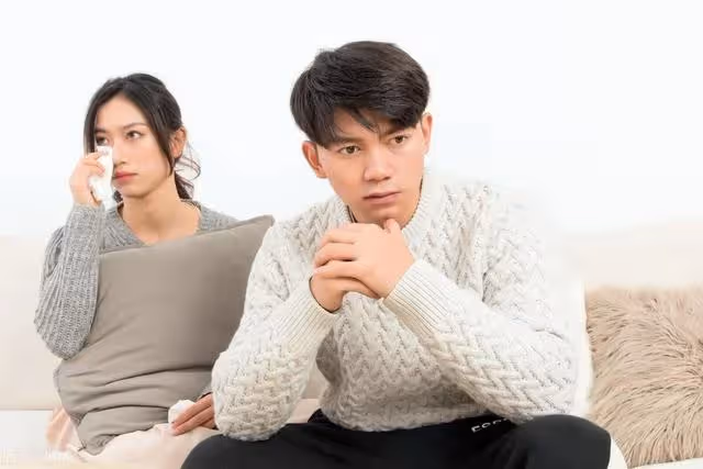 我給父母20萬,妻子鬧離婚回娘家,我立馬收拾好她的衣服送過去