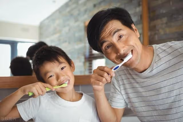 父親來城裡養老,妻子為其做飯切到手,父親一番話我決定請他離開