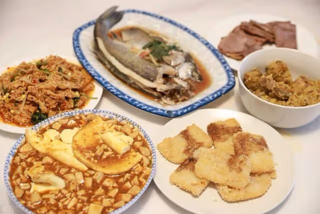 父親來城裡養老,妻子為其做飯切到手,父親一番話我決定請他離開