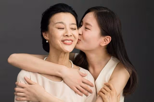 接母親來家養老,沒過兩周,老公直接帶著女兒跑去公婆家住