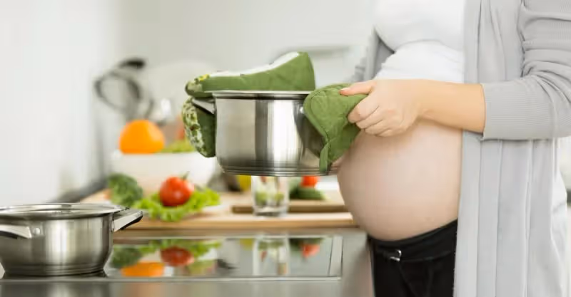 兒媳懷孕4個月，婆婆讓她去做3桌菜，兒媳憤怒掀桌
