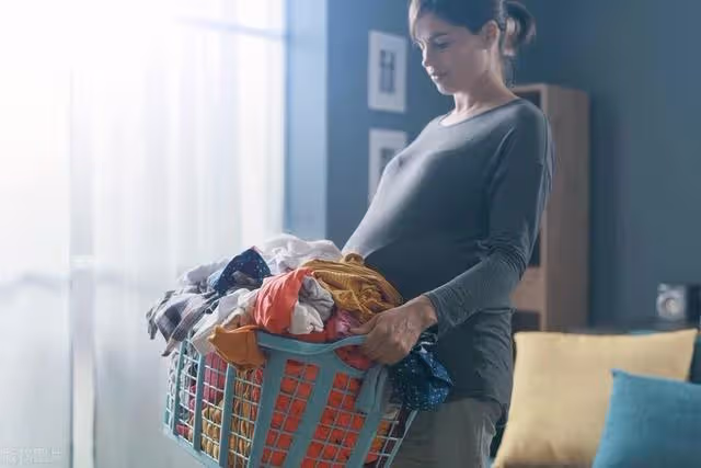兒媳懷孕4個月,婆婆讓她去做3桌菜,兒媳憤怒掀桌