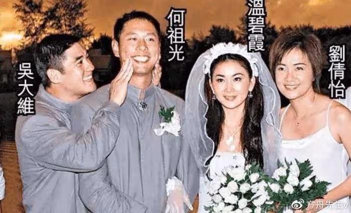 56歲溫碧霞曬全家福,穿長裙年輕似少女,把老公和13歲養子熬成叔