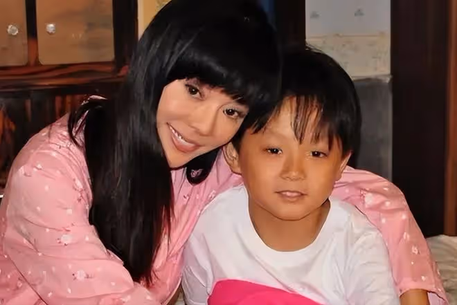 慈母敗兒:12歲才斷奶,15歲才分床睡,女星狄鶯最終親手毀了兒子