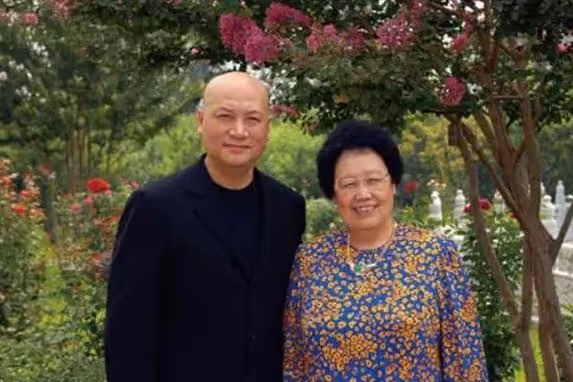 陳麗華立遺囑:兒女每人100億,餘下歸唐僧老公?網友評論太扎心