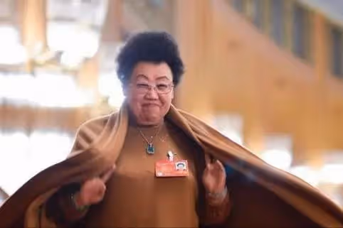 陳麗華立遺囑:兒女每人100億,餘下歸唐僧老公?網友評論太扎心