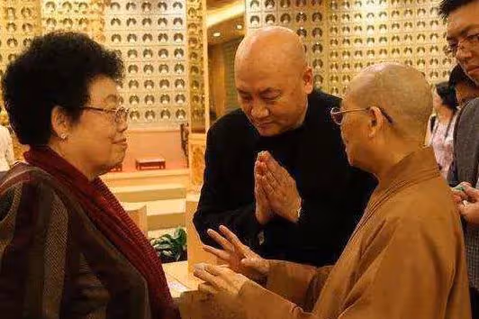 陳麗華立遺囑:兒女每人100億,餘下歸唐僧老公?網友評論太扎心