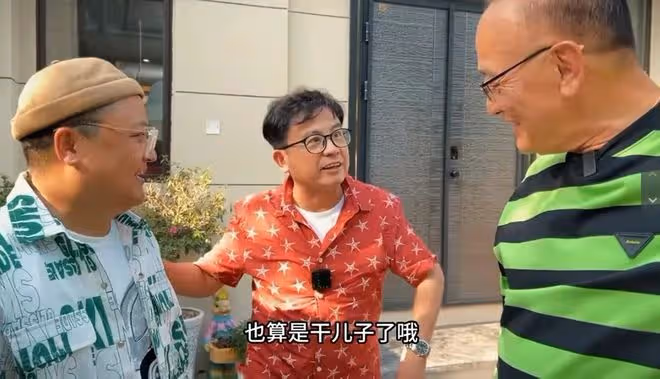 曹查理：定居四川南充住高檔別墅，小區環境優美，綠化做的很到位