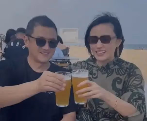 李亞鵬攜嬌妻自駕游,評論區尷尬了:欠了那麼多錢,還有心情旅遊