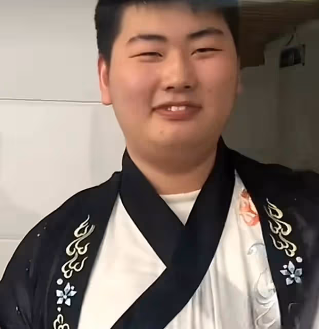 大衣哥:攜兒子小偉拍電視劇鹿鼎記,被導演批評父子劇本都看不懂